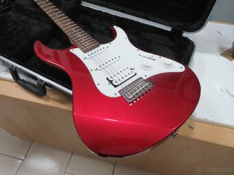 Zánovní elektrická kytara Yamaha Pacifica 112J - 3