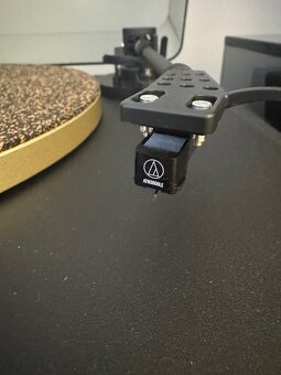 Prodám gramofon JBL Spinner BT černý/zlatý. Stav nového kusu - 3