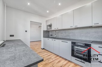 Pronájem nově zrekonstruovaného bytu 3+1 s lodžií, 72 m2, ul - 3