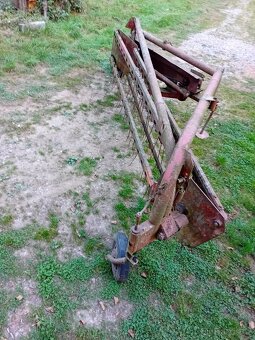 Traktor obraceč a nahrnovač - 3