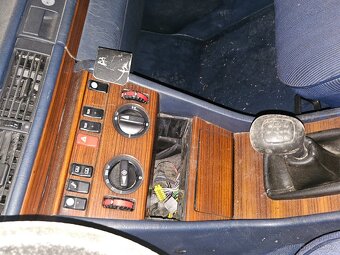 Mercedes 250D Pullmann - 3
