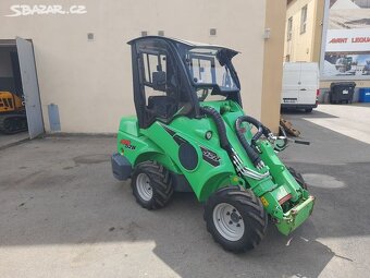 Nakladač Avant 528 ROPS - 3