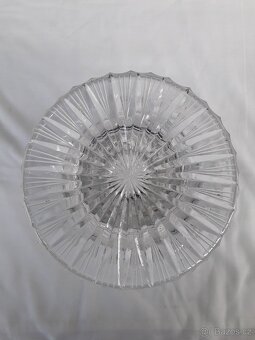 Prodám broušenou, křištálovou vázu viz foto. Výška 30 cm. - 3