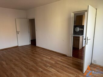 Nabízíme pronájem bytové jednotky 2+1 v ulici Kyjická, Chomu - 3