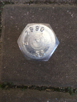 šrouby a matice - 3