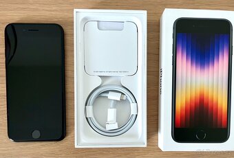 iPhone SE 3. generace (2022) – 64 GB, černý - 3