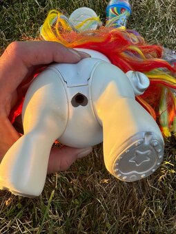 Poník kakající sliz s příslušenstvím - 3