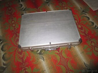 kufr plny nařadí - 3