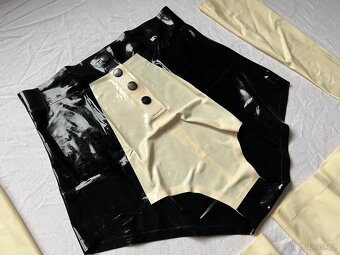 Latexový set oblečení - bílo/černý (LatexVogue) - 3