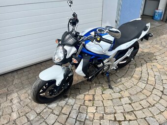 Suzuki Gladius - 3