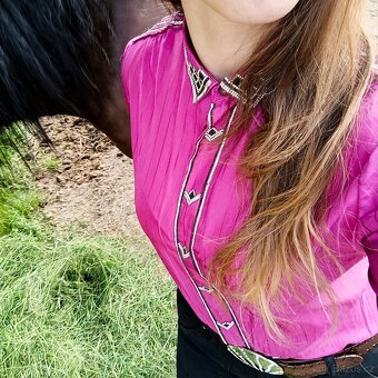 Western show halenka - 3
