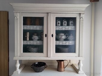 Starožitná kredenc - 3