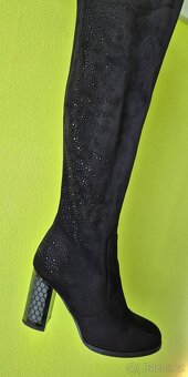 Elegantní semišové kozačky - 3