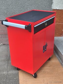 Prodám NEPOUŽITOU Mobilní skříňka na nářadí se skříňkou a zá - 3