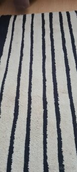 Koberec se vzorem v super stavu - 3