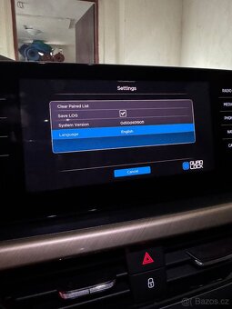 Quad Lock - Wireless CarPlay Adaptor - 3