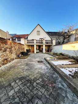 Rodinný dům s komerčním prostorem v přízemí, cca 320m2 - 3