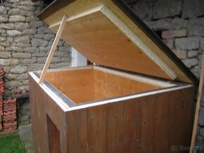 Prodám zateplenou psí boudu na velkého psa - 3