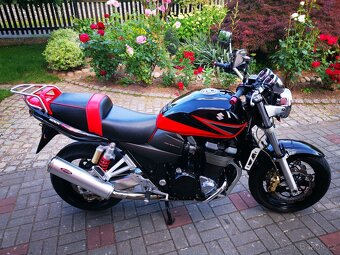 Suzuki GSX 1400 K4 - 3