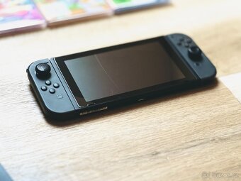 Nintendo Switch - Kompletní Příslušenství + 6 her - 3