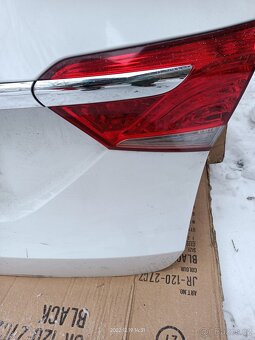 Hyundai i40 combi - páté dveře, viko kufru a jiné díly - 3