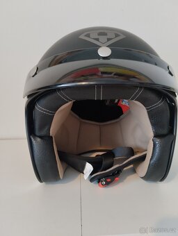 Přilba na skútr. - 3