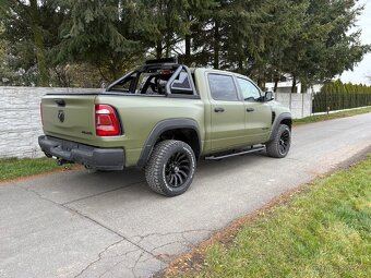 RAM 1500  5.7 hemi  TRX body Kit - 3