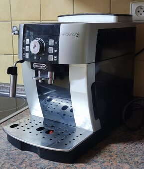 Kávovar DeLonghi Magnifica S - 3