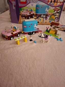 Lego Friends 3186 - Emmin přívěs pro koně - 3