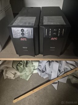 APC Smart-UPS 1500VA – záložní zdroj - 3