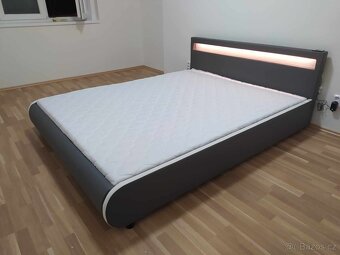 Postel dizajnová z eco kůže s led osvětlením - 3