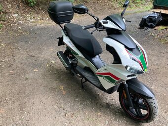 Prodám skútr Longjia formula 125cm 6.5kw - 3