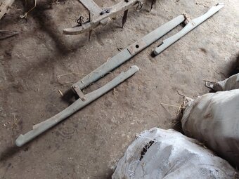 Staré dřevěné brány plus rozporka. - 3