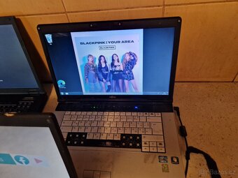 3x starší funkční notebooky - 3