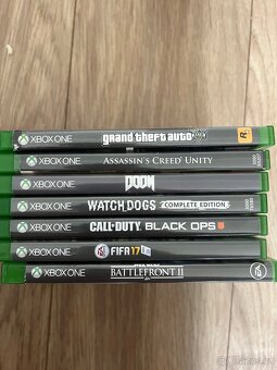 Xbox One S 1TB + nový ovladač + 7 her (GTA V, COD, FIFA…) – - 3
