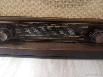 Retro radio s gramofonem - 3