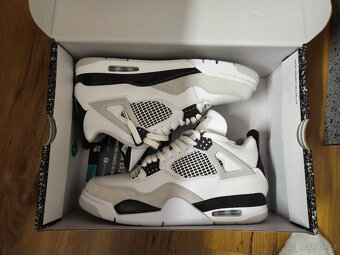 Jordan 4 Retro Military Black - 3