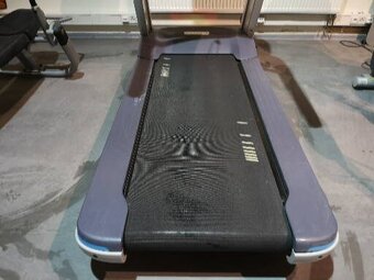 Běžecký pás PRECOR 885 P82 2019 - 3