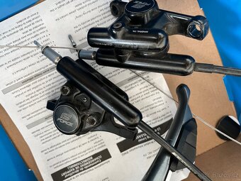 Řadič Shimano Claris a hydraulické brzdy - 3