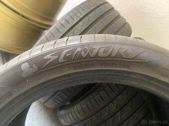 245/40 R18 - 3