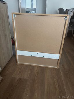 Skříňka se zrcadlem - 3
