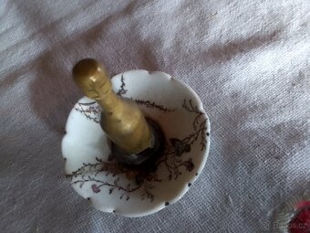 STAROŽITNÝ PORCELÁNOVÝ OŘEZÁVÁK NA DOUTNÍKY - 3