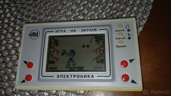 Ruská digitální hra Vlk chytá vejce, Autoslalom, Asteroidy - 3