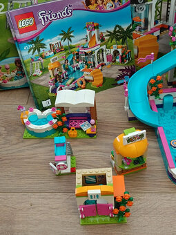 LEGO Friends 41313 Letní bazén v městečku Heartlake - 3