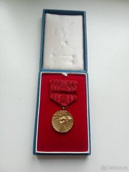 Medaile a plaketa KSČ - 3