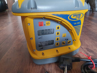 Špičkový rotační laser Spectra Precision Laser GL720 - 3