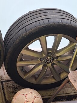 Prodam alu kola 17tky originaly od passat - 3
