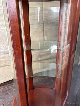 Skleněná vitrína - 3
