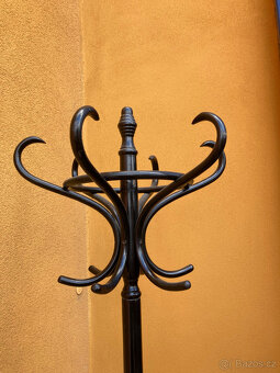 Věšák dřevěný stojanový TON, FRETON za 900 kč - 3