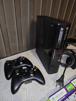 Xbox 360 slim E - 3